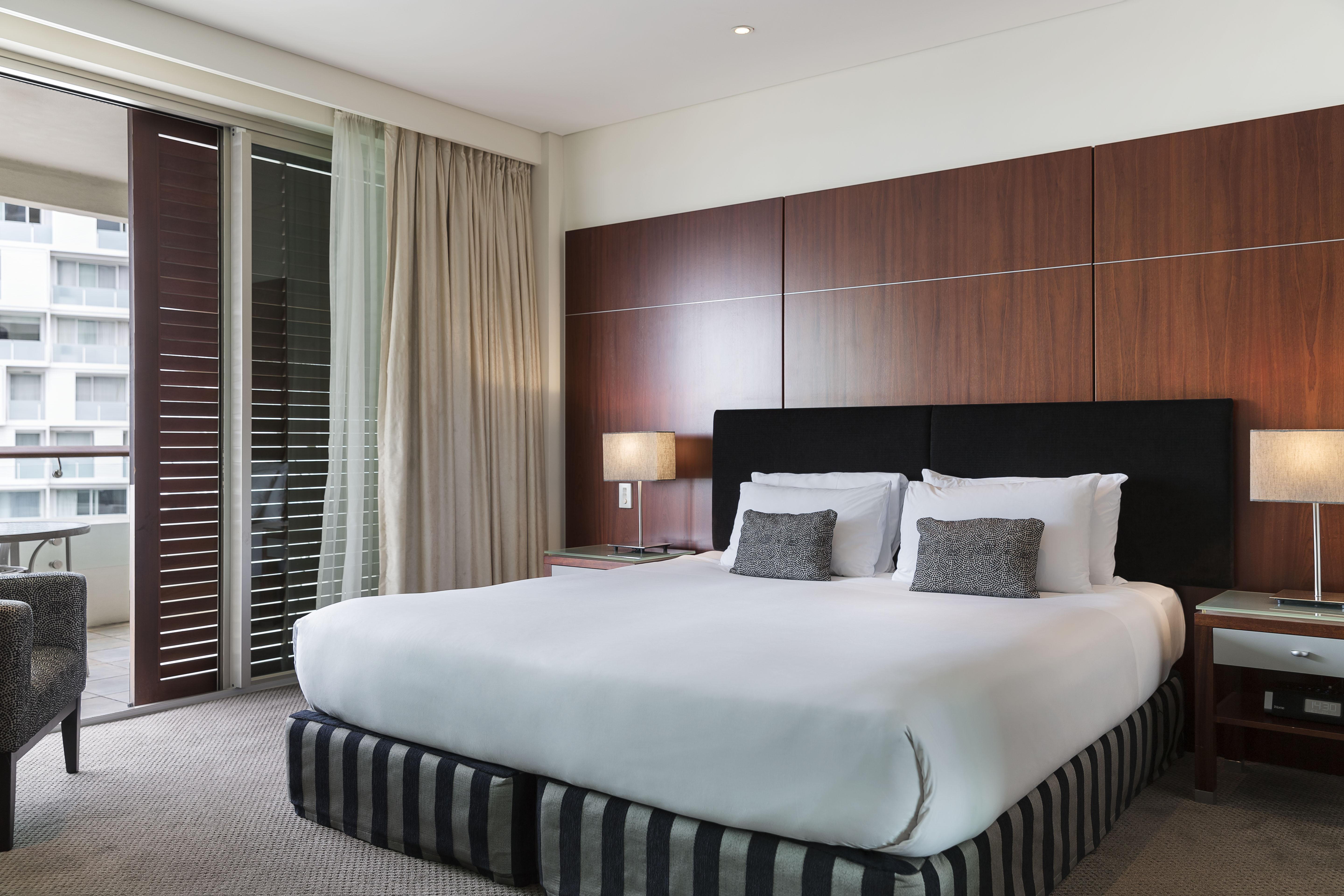 Pullman Auckland Hotel & Apartments Dış mekan fotoğraf A bedroom at the hotel