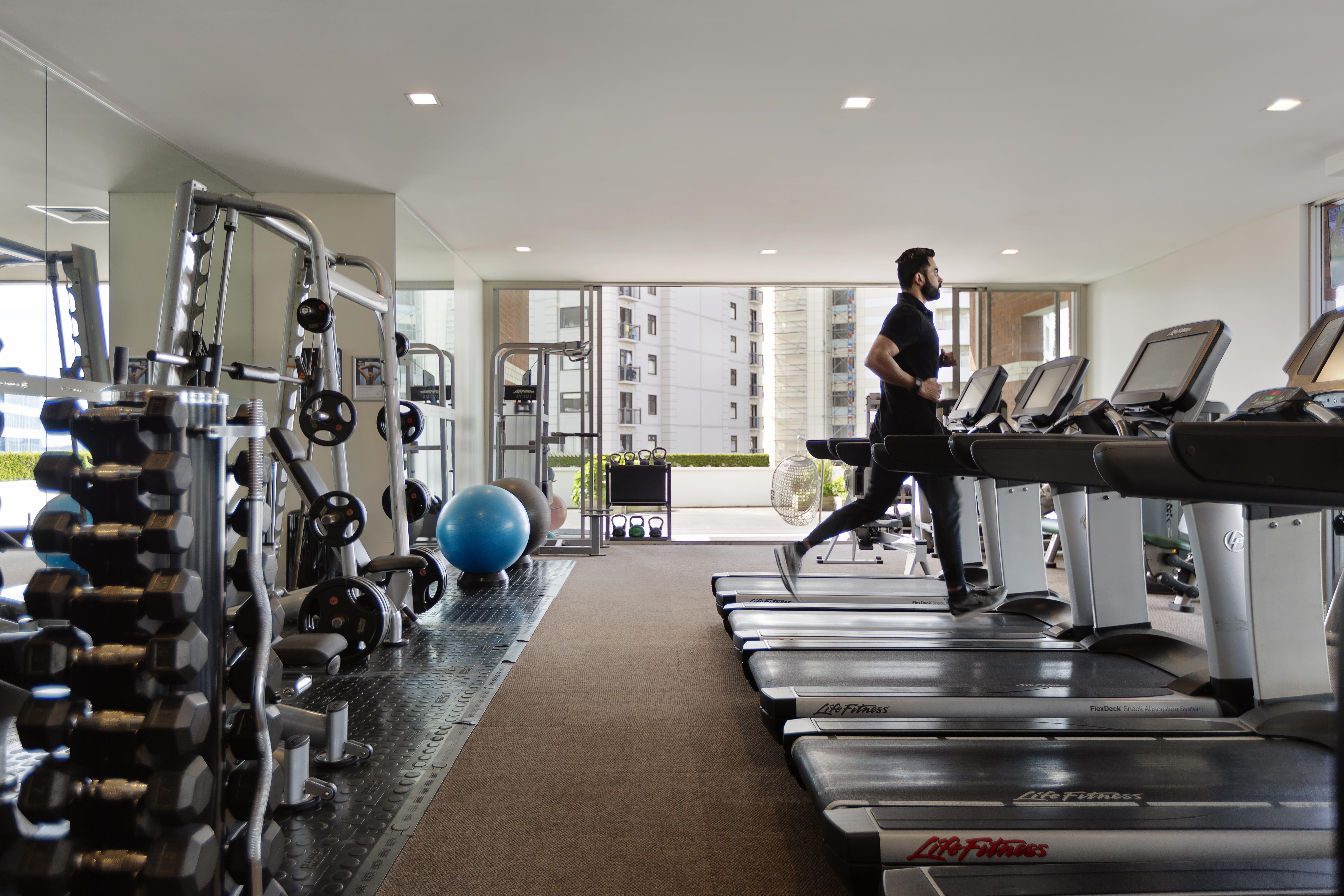 Pullman Auckland Hotel & Apartments Dış mekan fotoğraf The gym at The Standard East Village