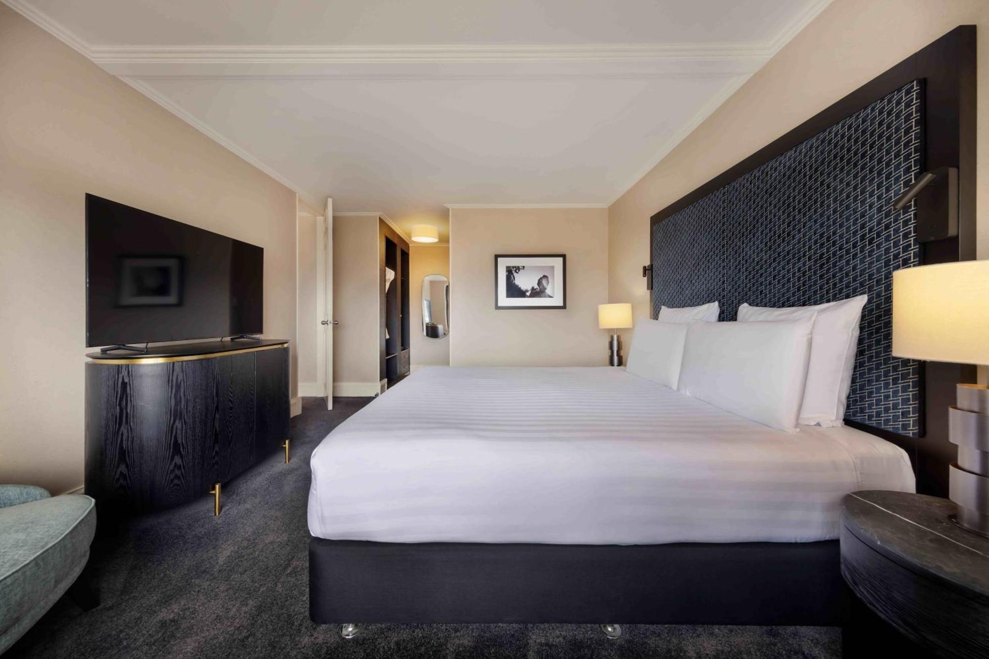 Pullman Auckland Hotel & Apartments Dış mekan fotoğraf A bedroom at the hotel