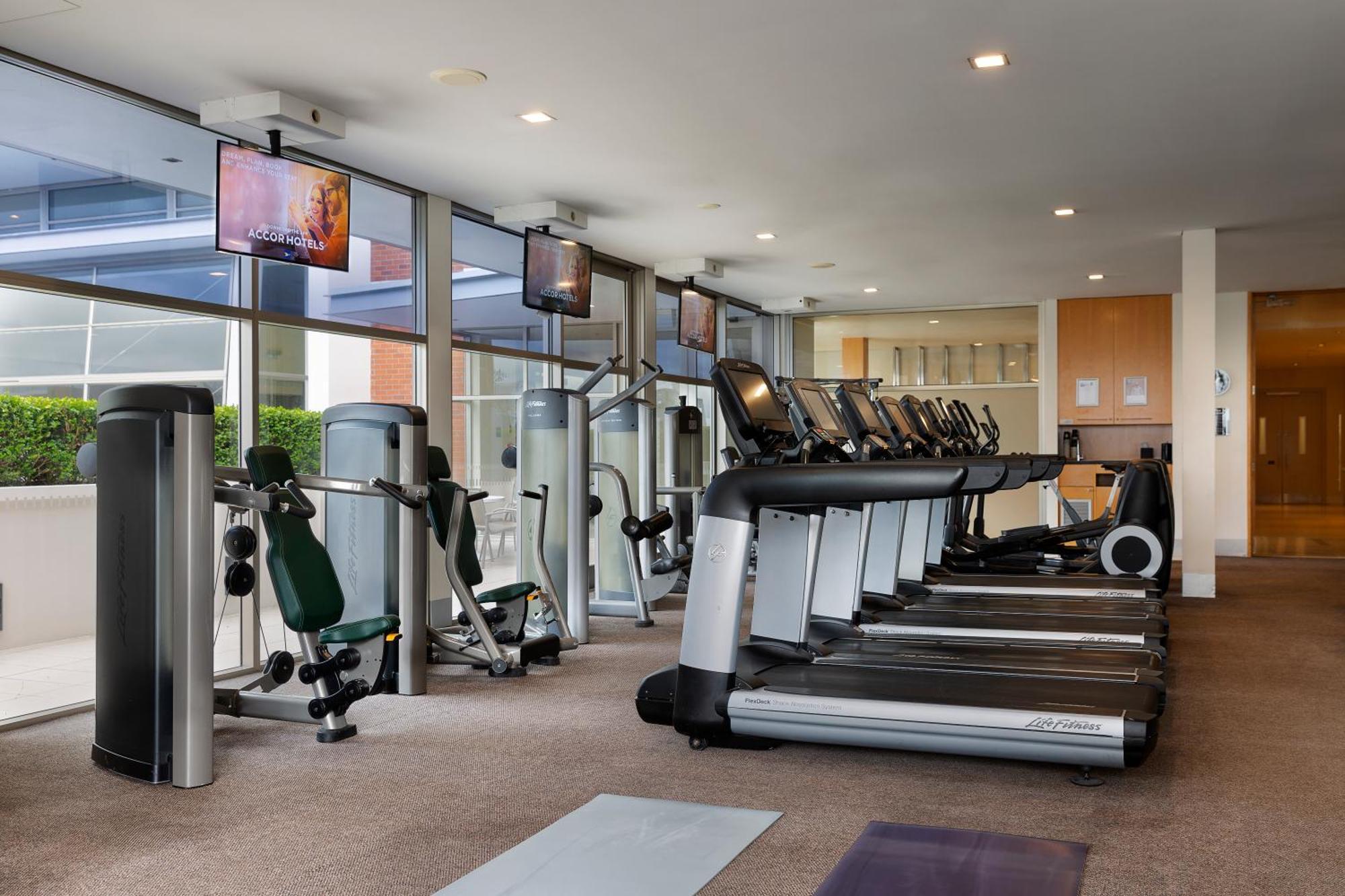 Pullman Auckland Hotel & Apartments Dış mekan fotoğraf The gym at the hotel